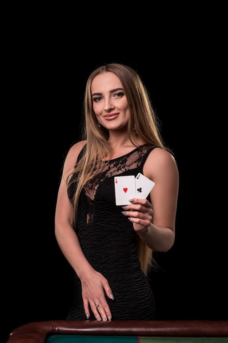 Antarmuka platform horas7 menampilkan pilihan permainan dealer, slot, dan sportsbook di aplikasi mobile
